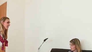 颜值不错骚气少妇开房两男两女多P大战 口交后入上位骑乘大力猛操开裆丝袜 很是诱惑喜欢不要错过